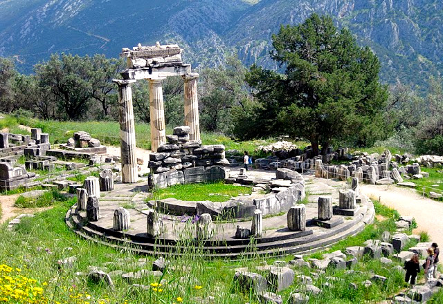 delphi_temple_of_athena