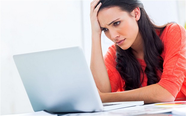 woman-worried-laptop